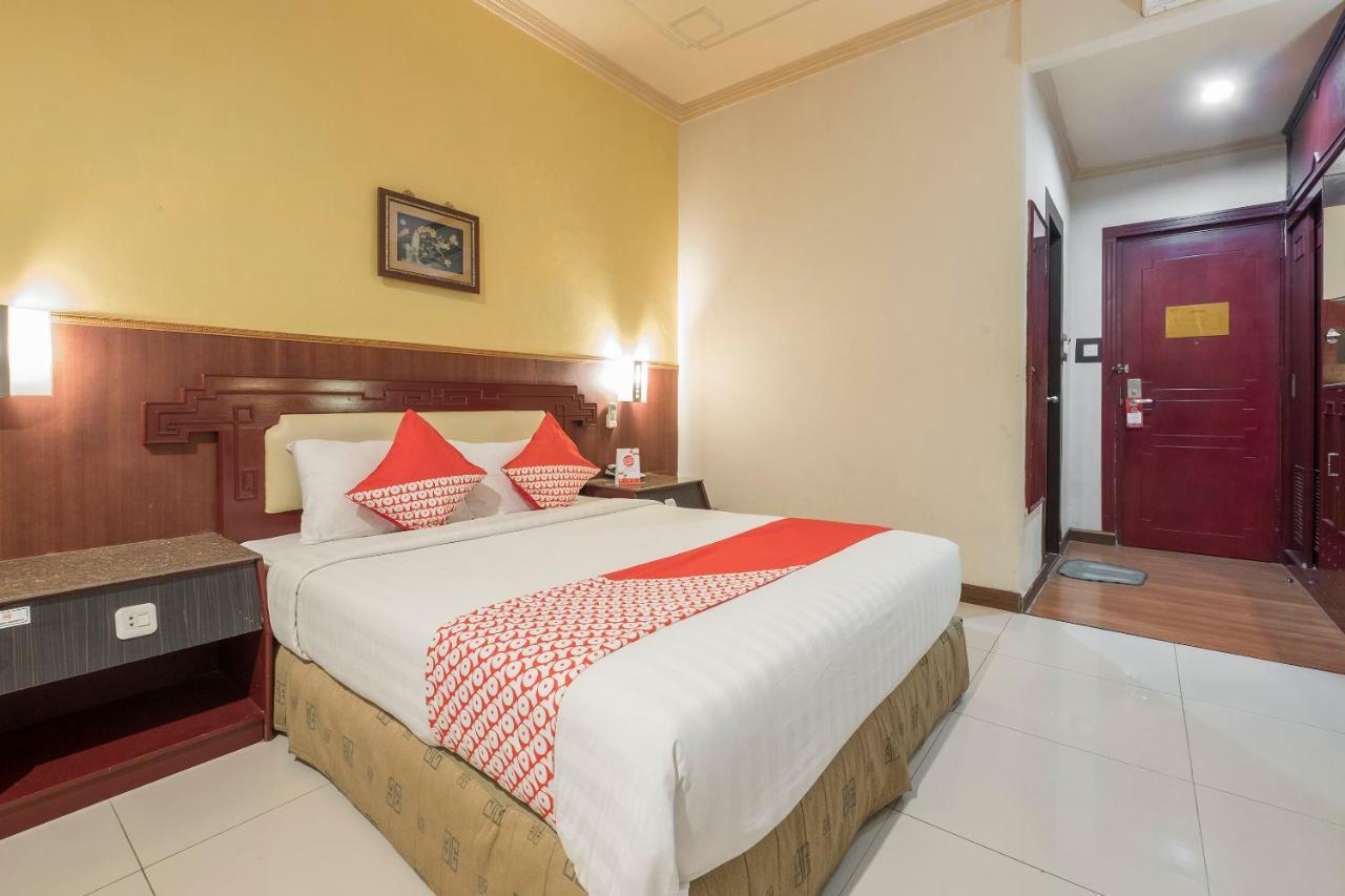 Oyo 821 Hotel Dinasti Macáçar Exterior foto