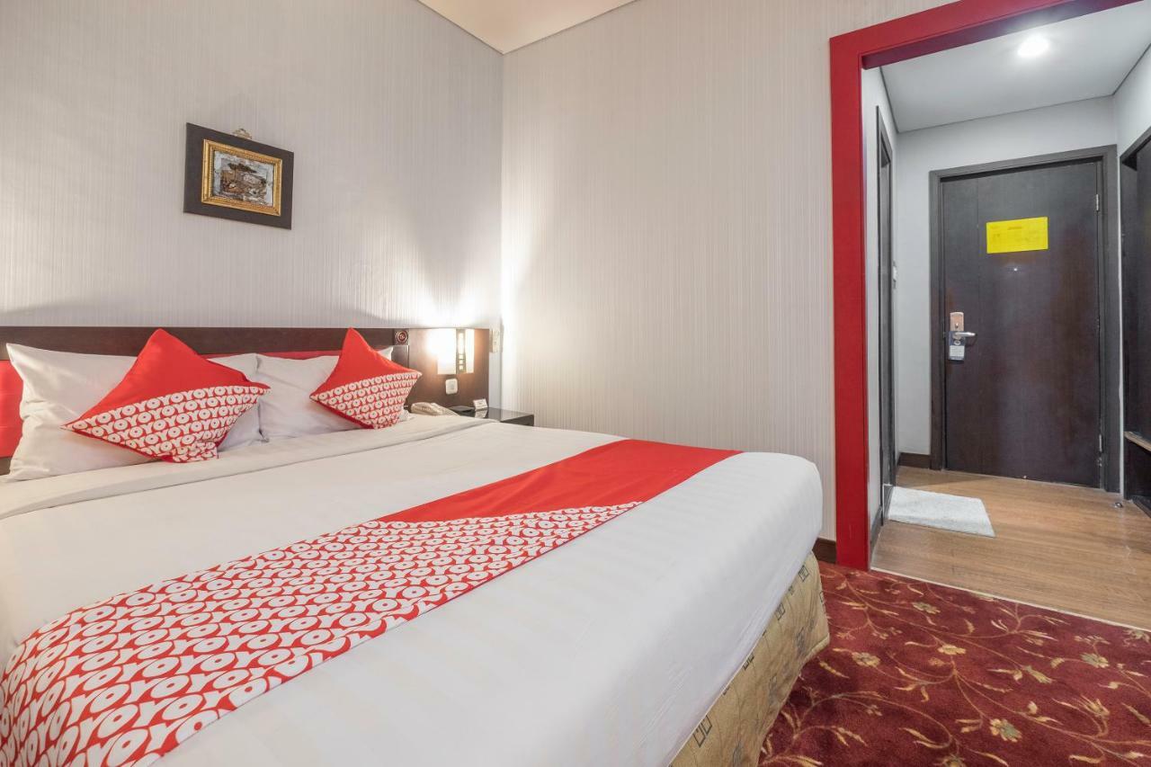 Oyo 821 Hotel Dinasti Macáçar Exterior foto