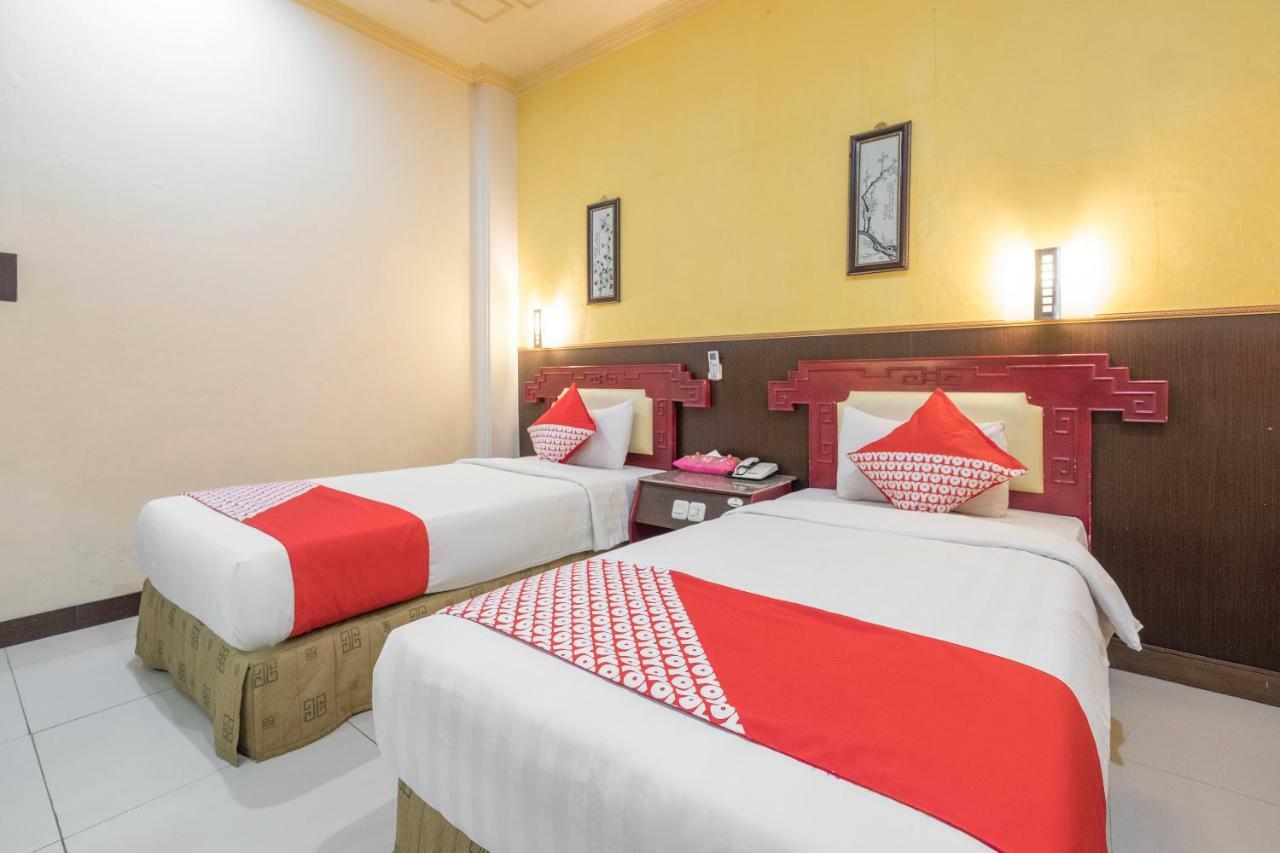 Oyo 821 Hotel Dinasti Macáçar Exterior foto