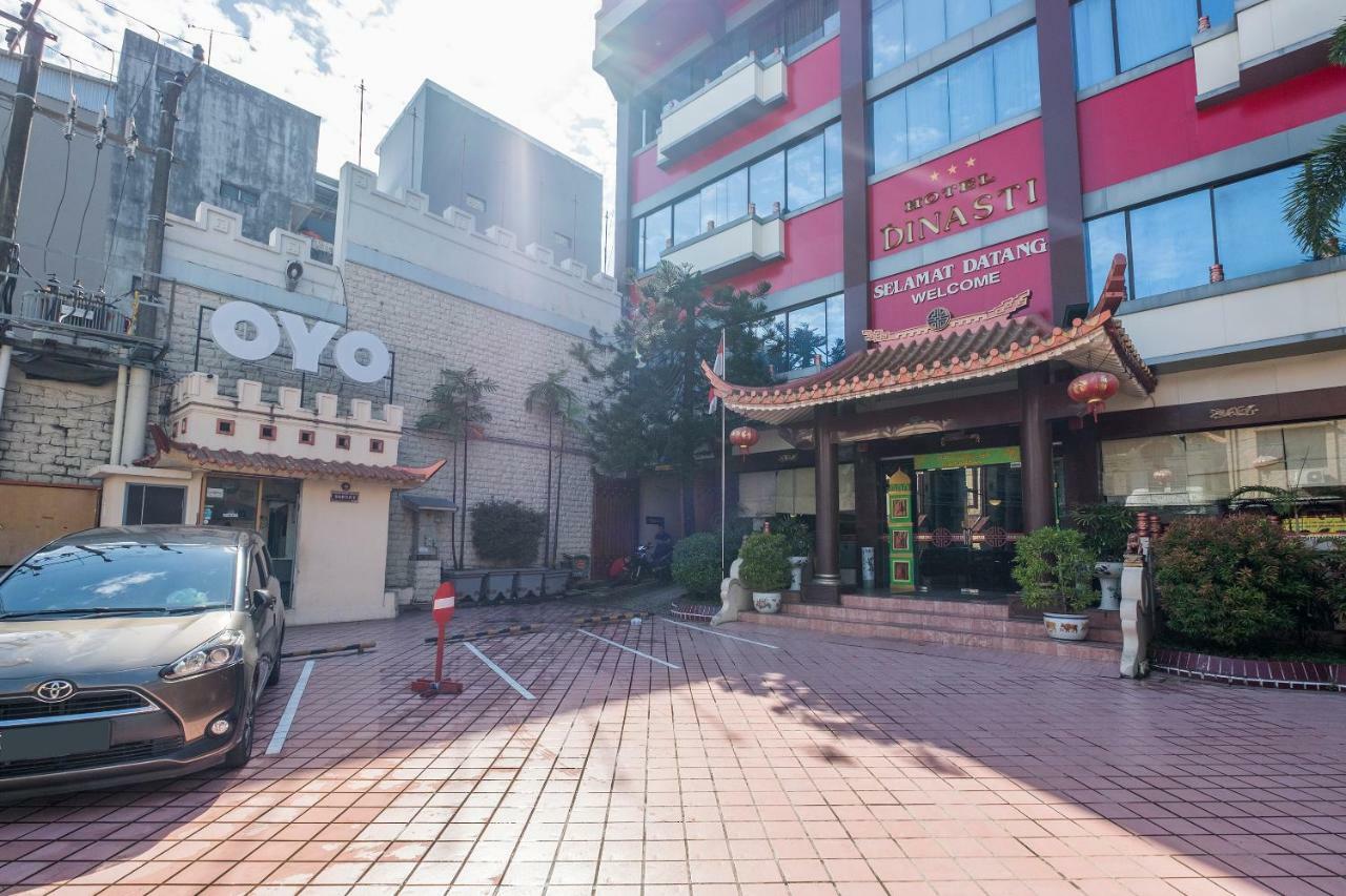 Oyo 821 Hotel Dinasti Macáçar Exterior foto