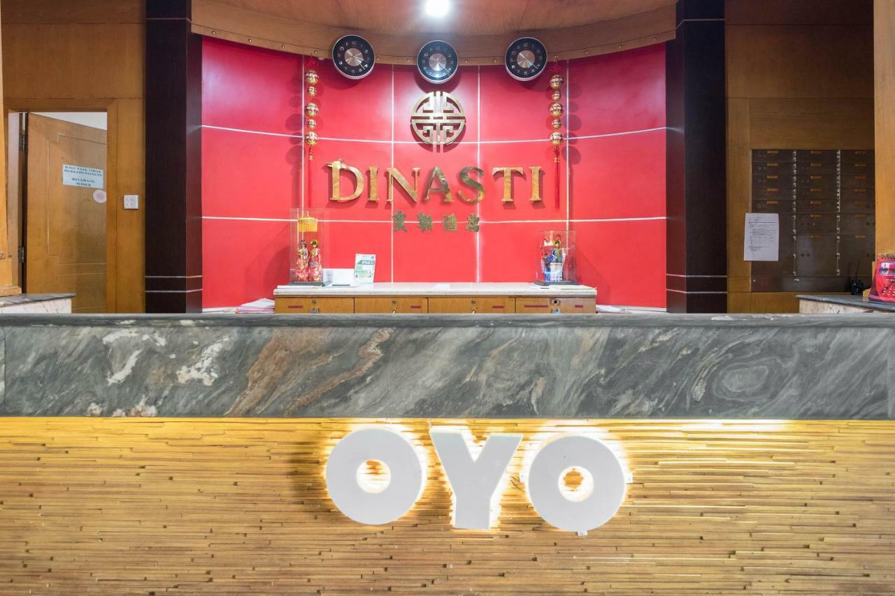 Oyo 821 Hotel Dinasti Macáçar Exterior foto