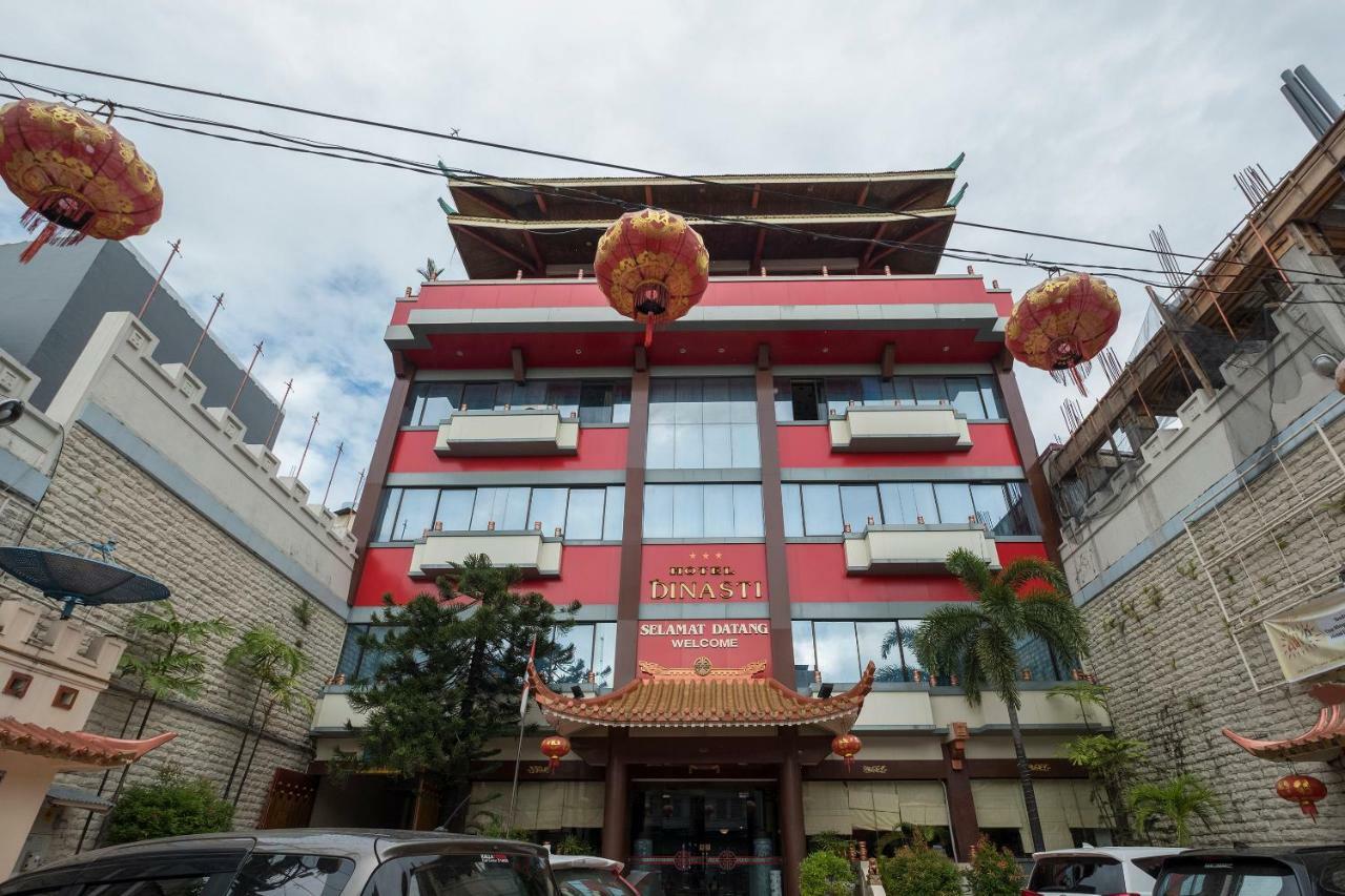 Oyo 821 Hotel Dinasti Macáçar Exterior foto